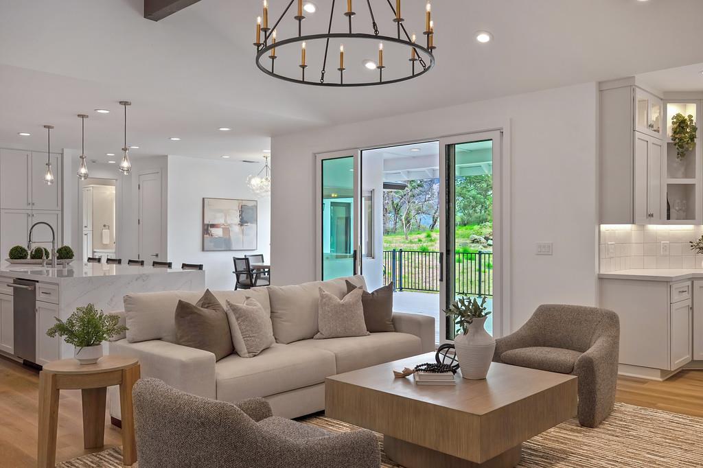 10180 Tierra Del Lago Place