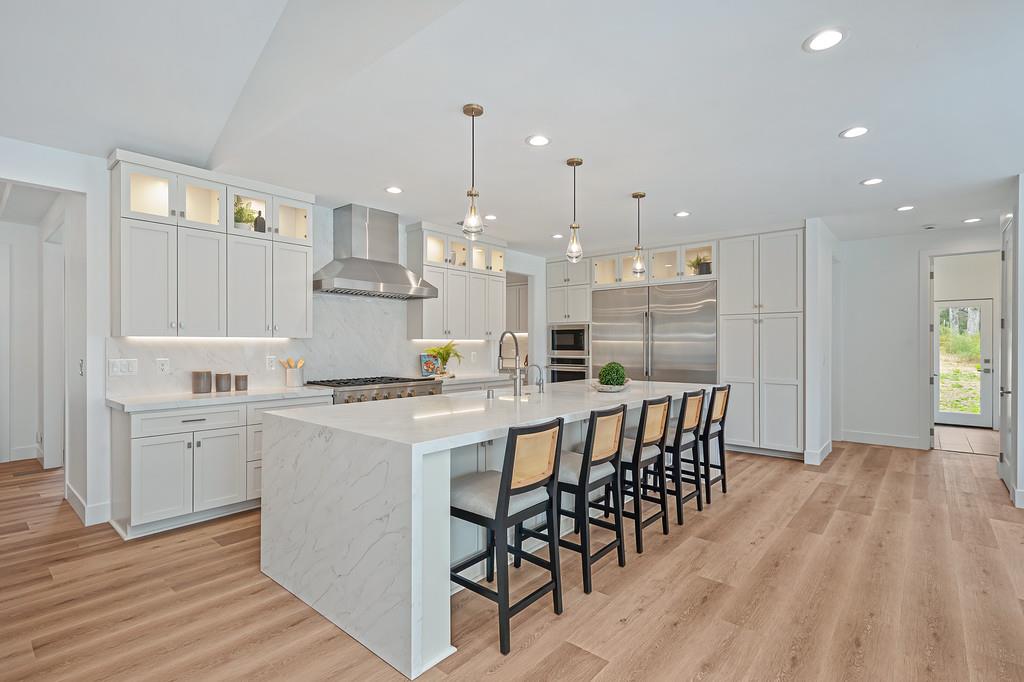 10180 Tierra Del Lago Place