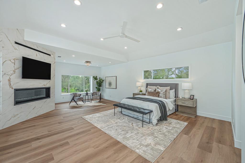 10180 Tierra Del Lago Place