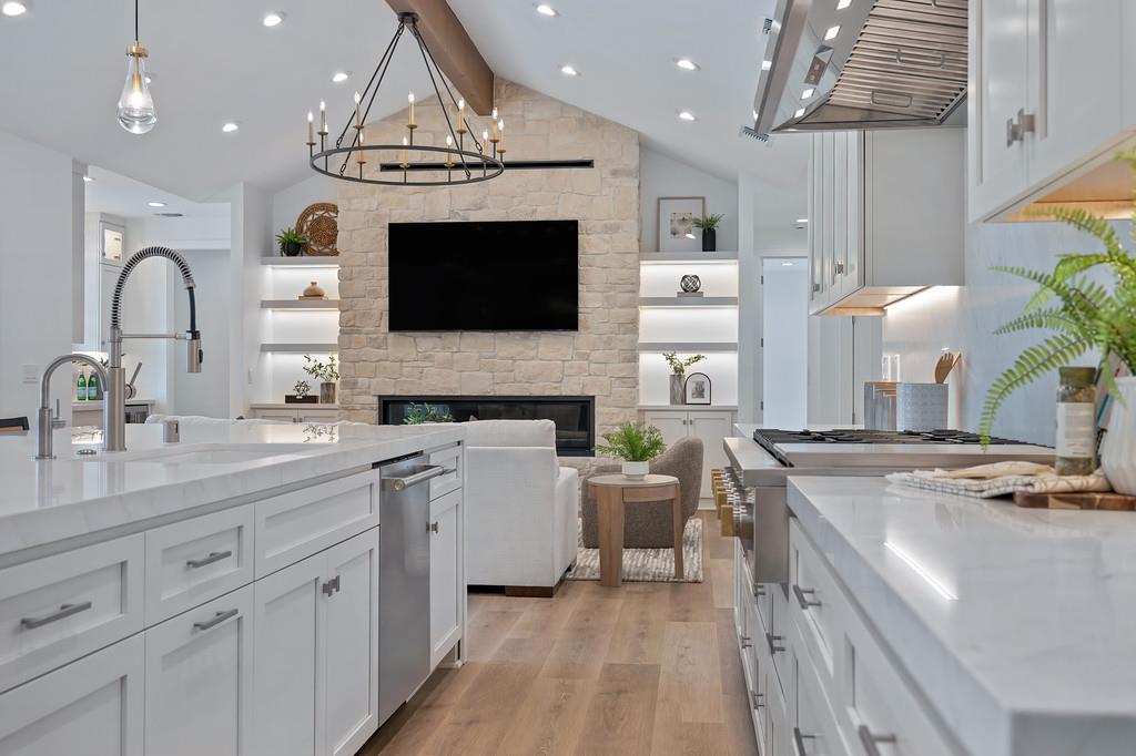 10180 Tierra Del Lago Place