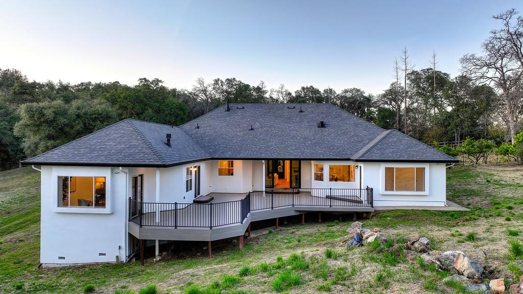 10180 Tierra Del Lago Place