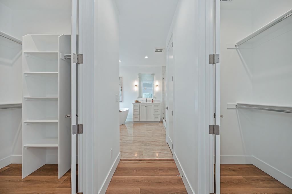 10180 Tierra Del Lago Place