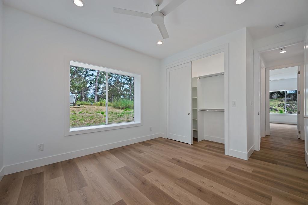 10180 Tierra Del Lago Place