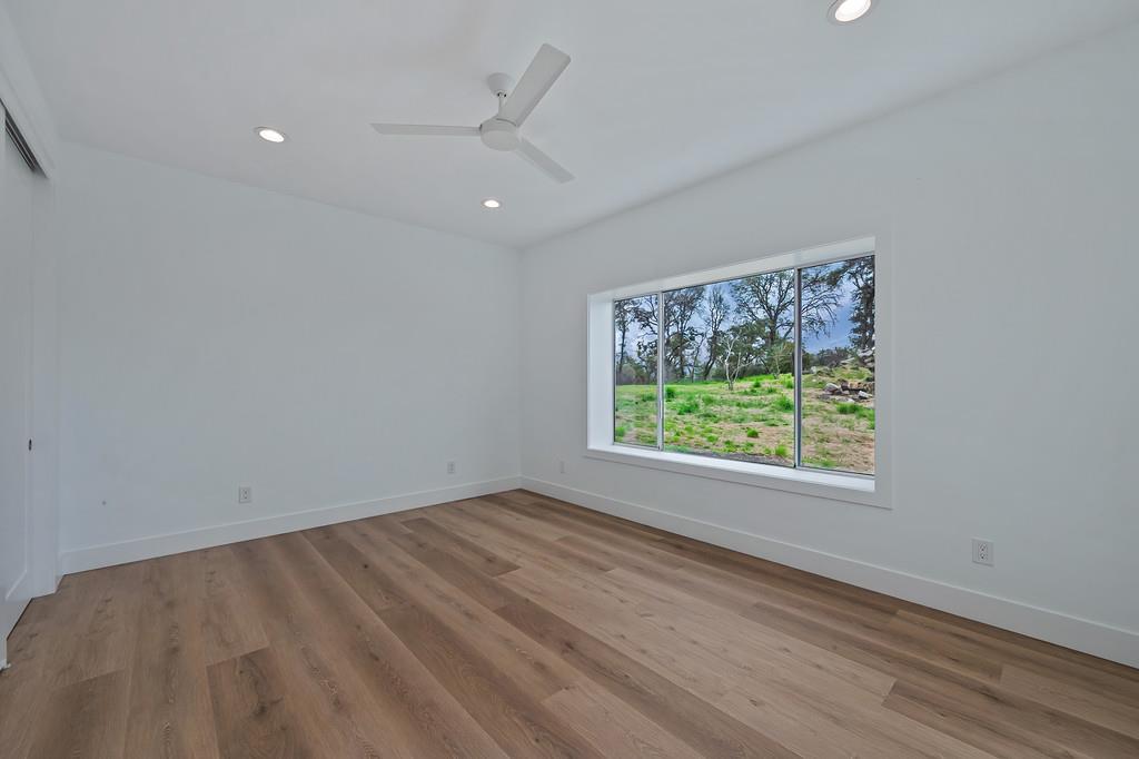 10180 Tierra Del Lago Place