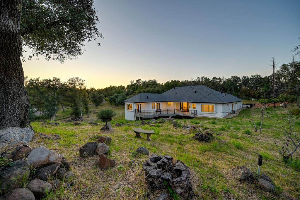 10180 Tierra Del Lago Place