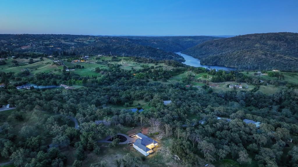 10180 Tierra Del Lago Place