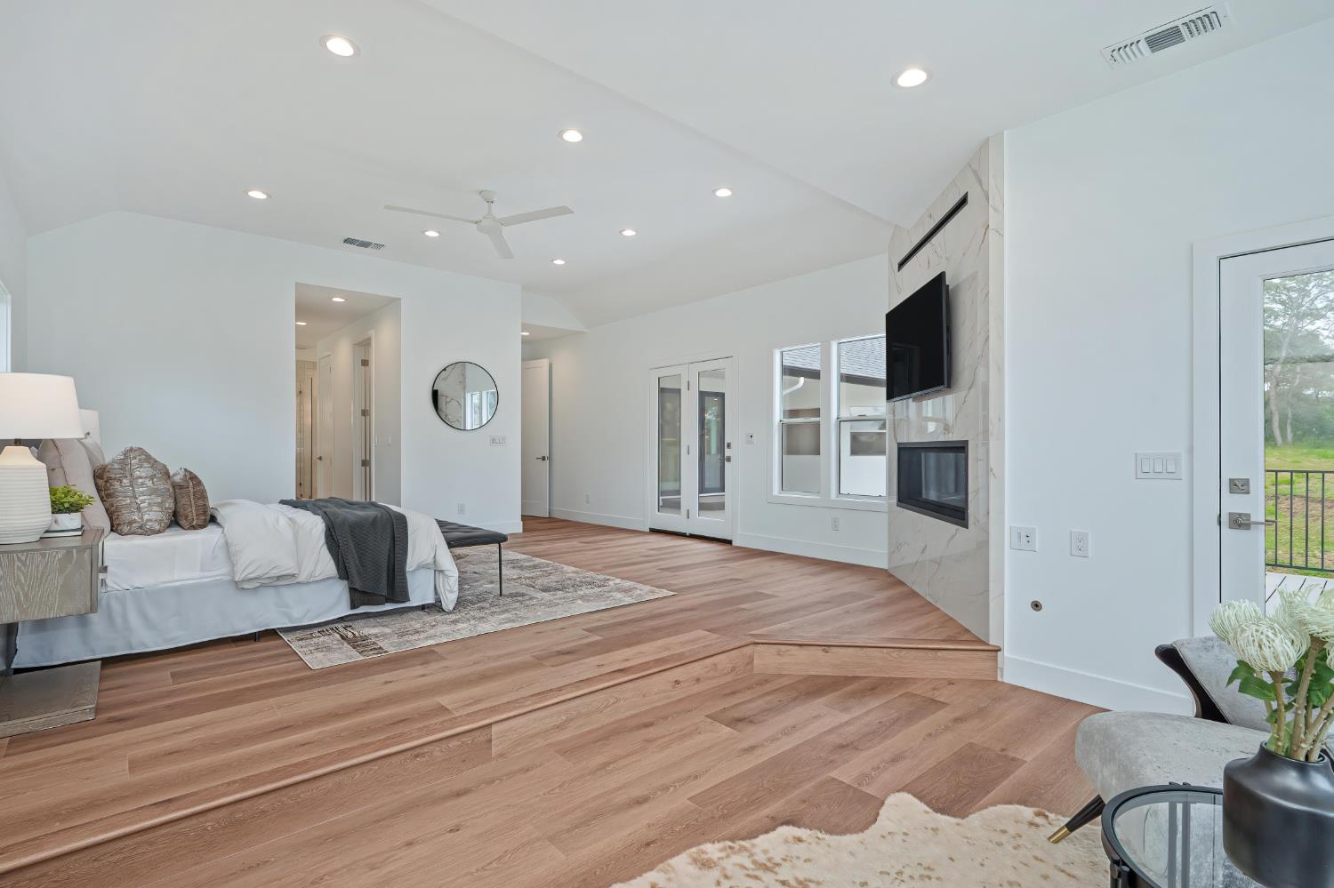 10180 Tierra Del Lago Place