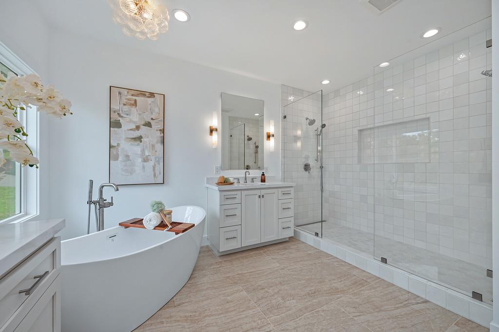 10180 Tierra Del Lago Place