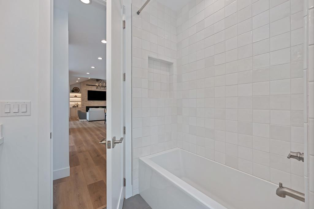 10180 Tierra Del Lago Place