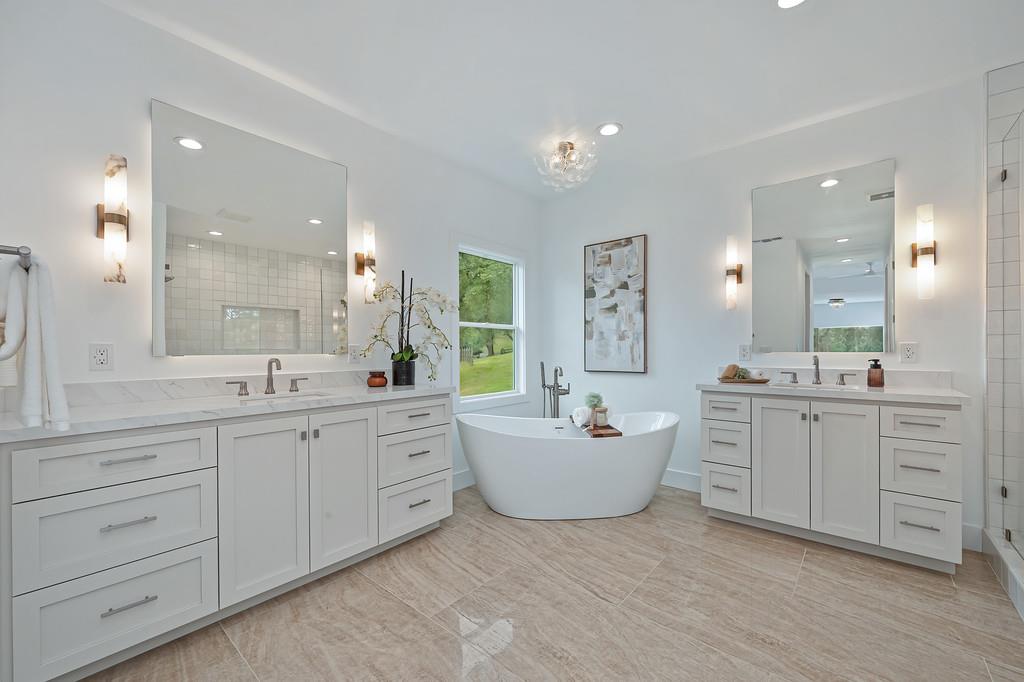 10180 Tierra Del Lago Place