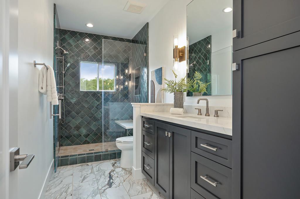 10180 Tierra Del Lago Place