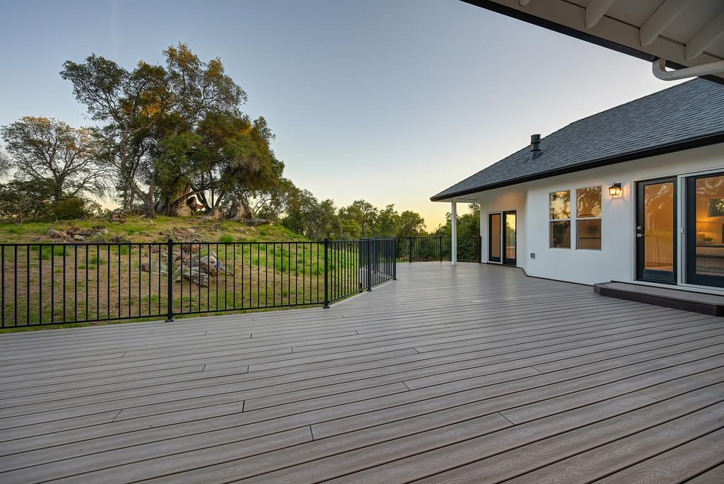 10180 Tierra Del Lago Place