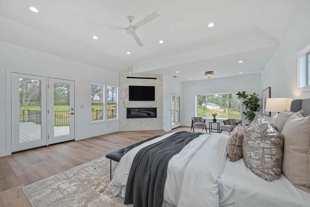 10180 Tierra Del Lago Place