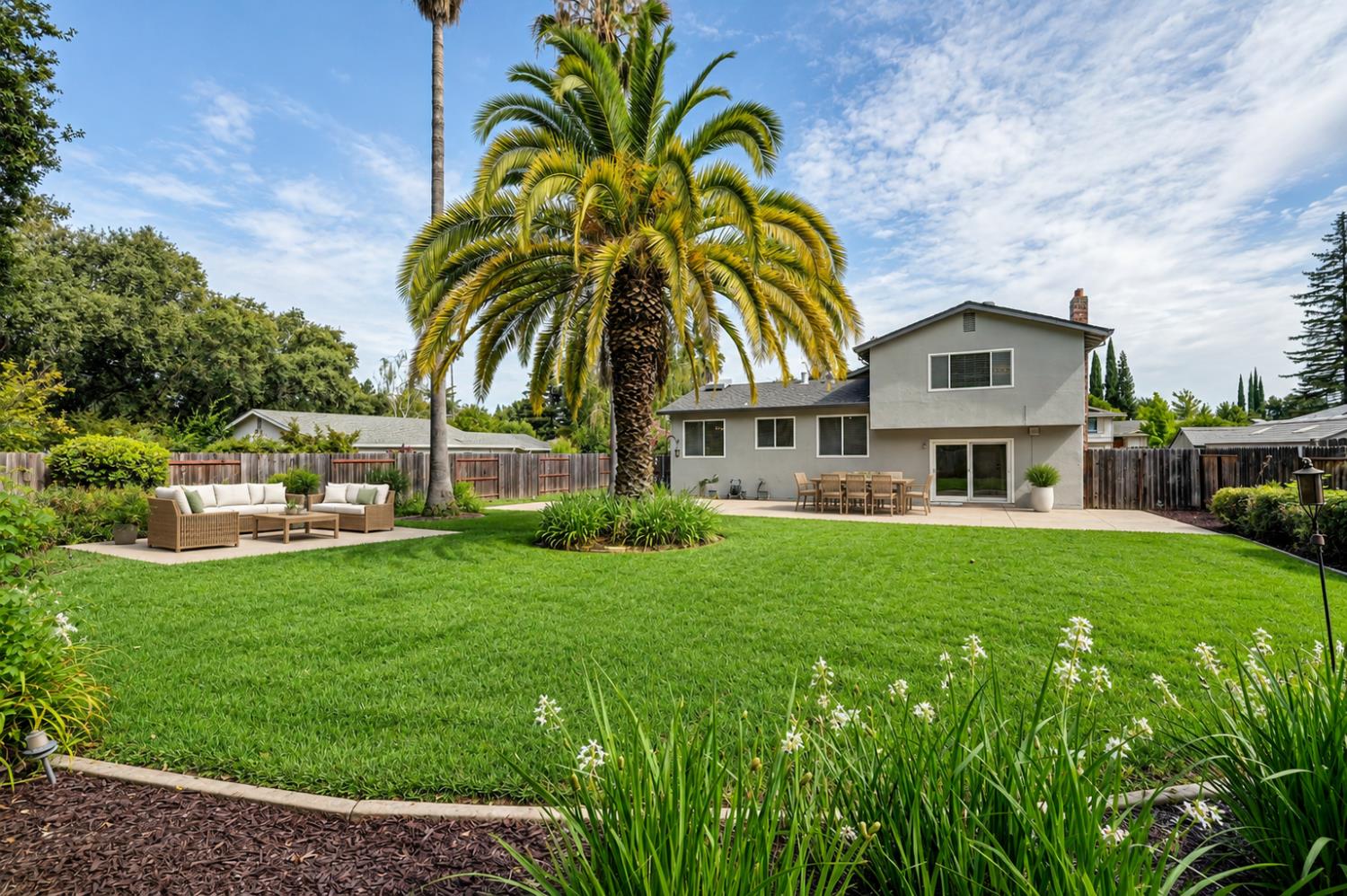 8192 Bonnie Oak Way