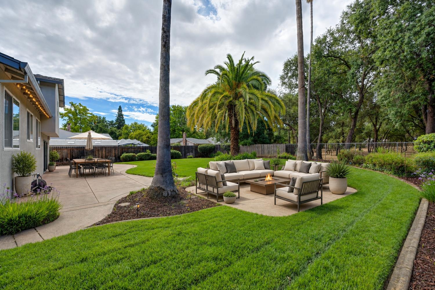 8192 Bonnie Oak Way