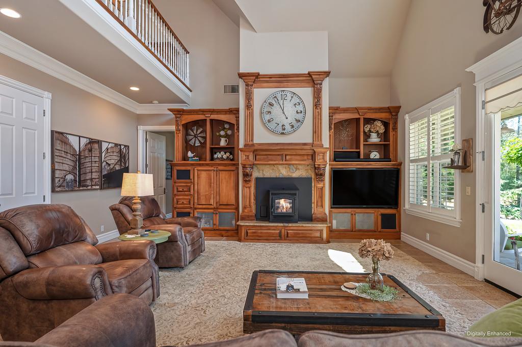 8361 Eva Lane
