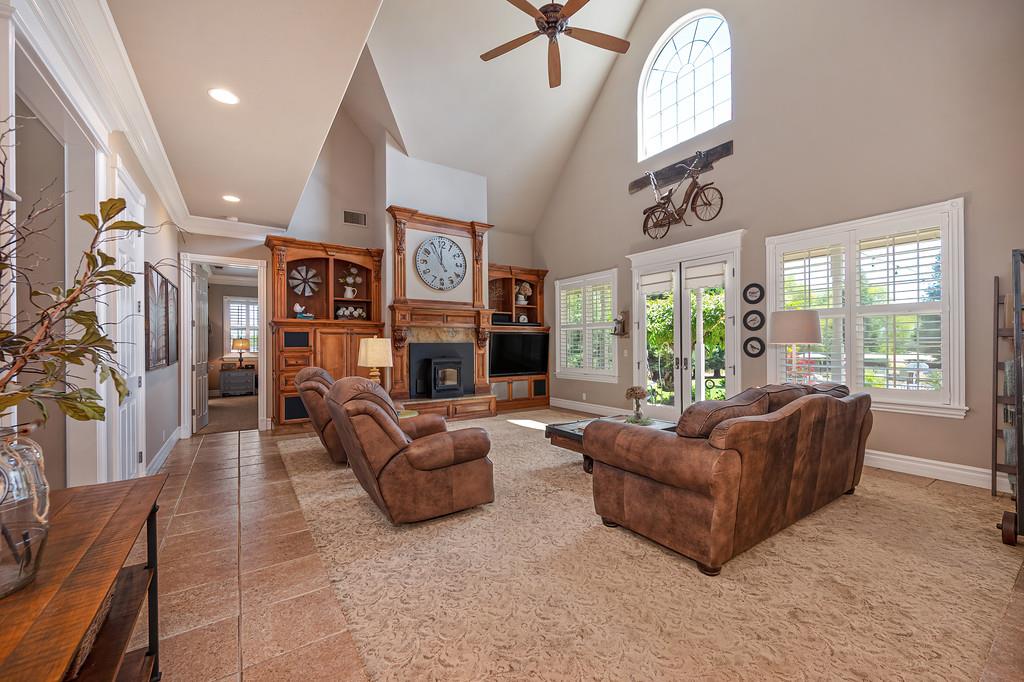 8361 Eva Lane
