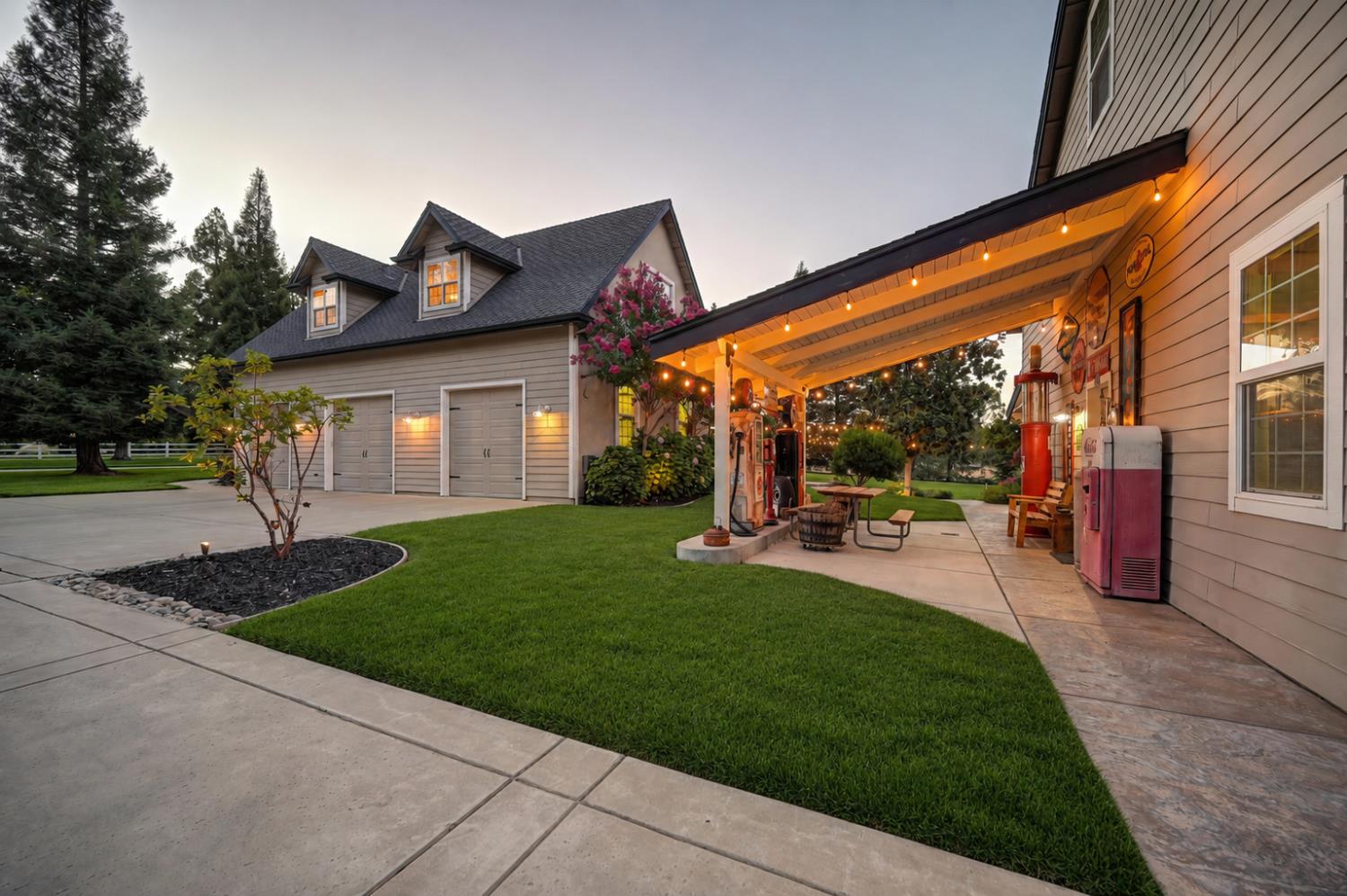8361 Eva Lane