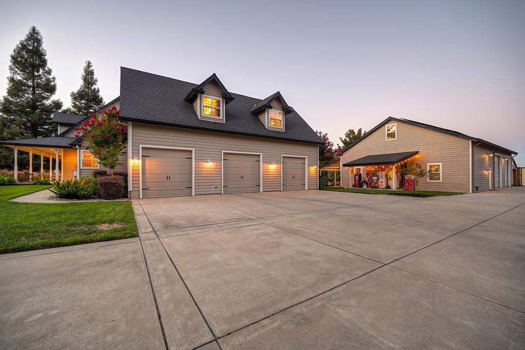 8361 Eva Lane