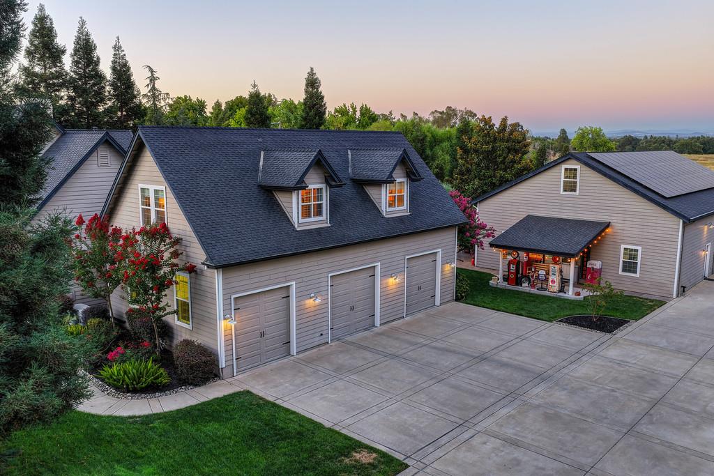 8361 Eva Lane