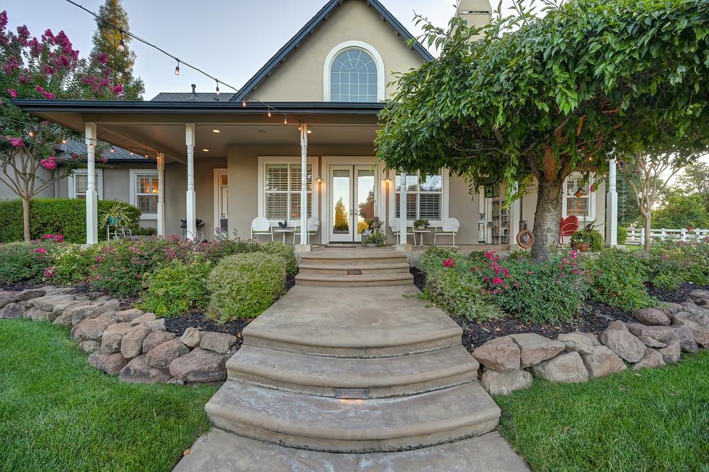 8361 Eva Lane