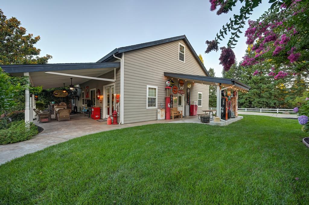 8361 Eva Lane