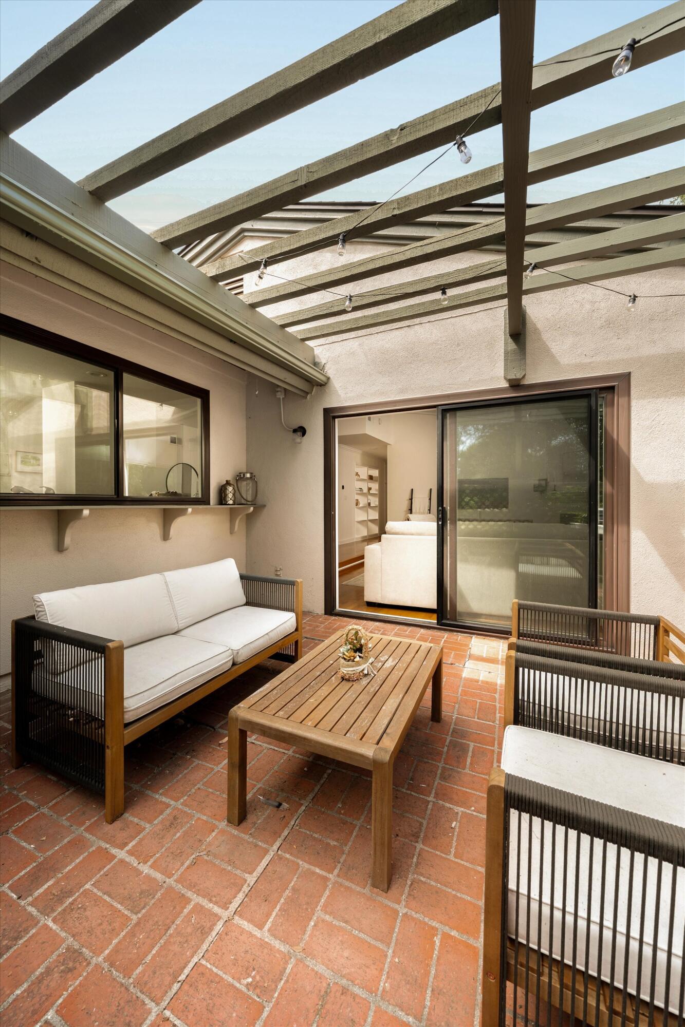 276 N La Cumbre Road