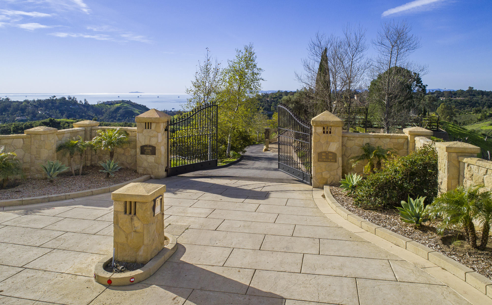 998 W Mountain Drive