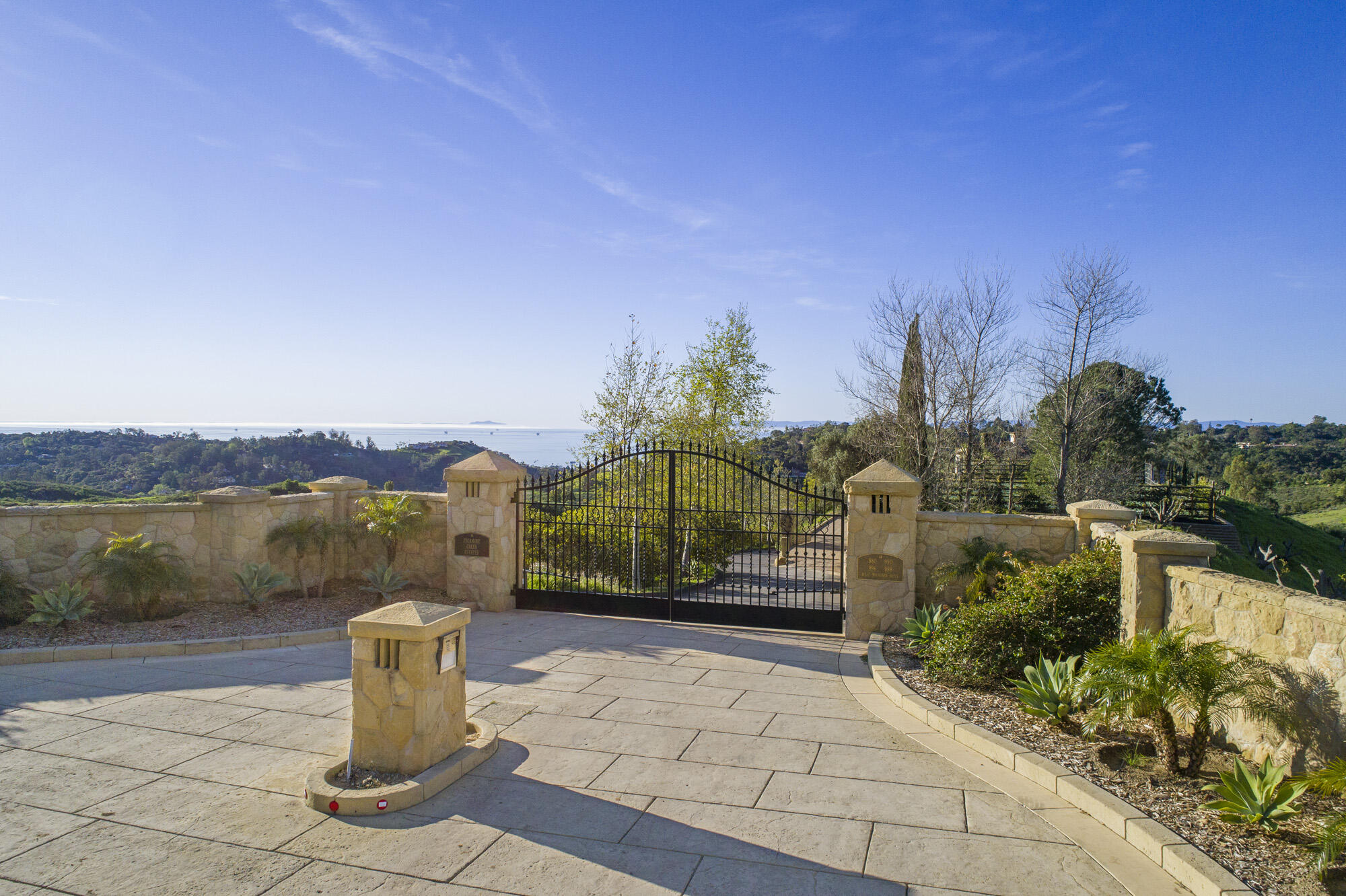 998 W Mountain Drive