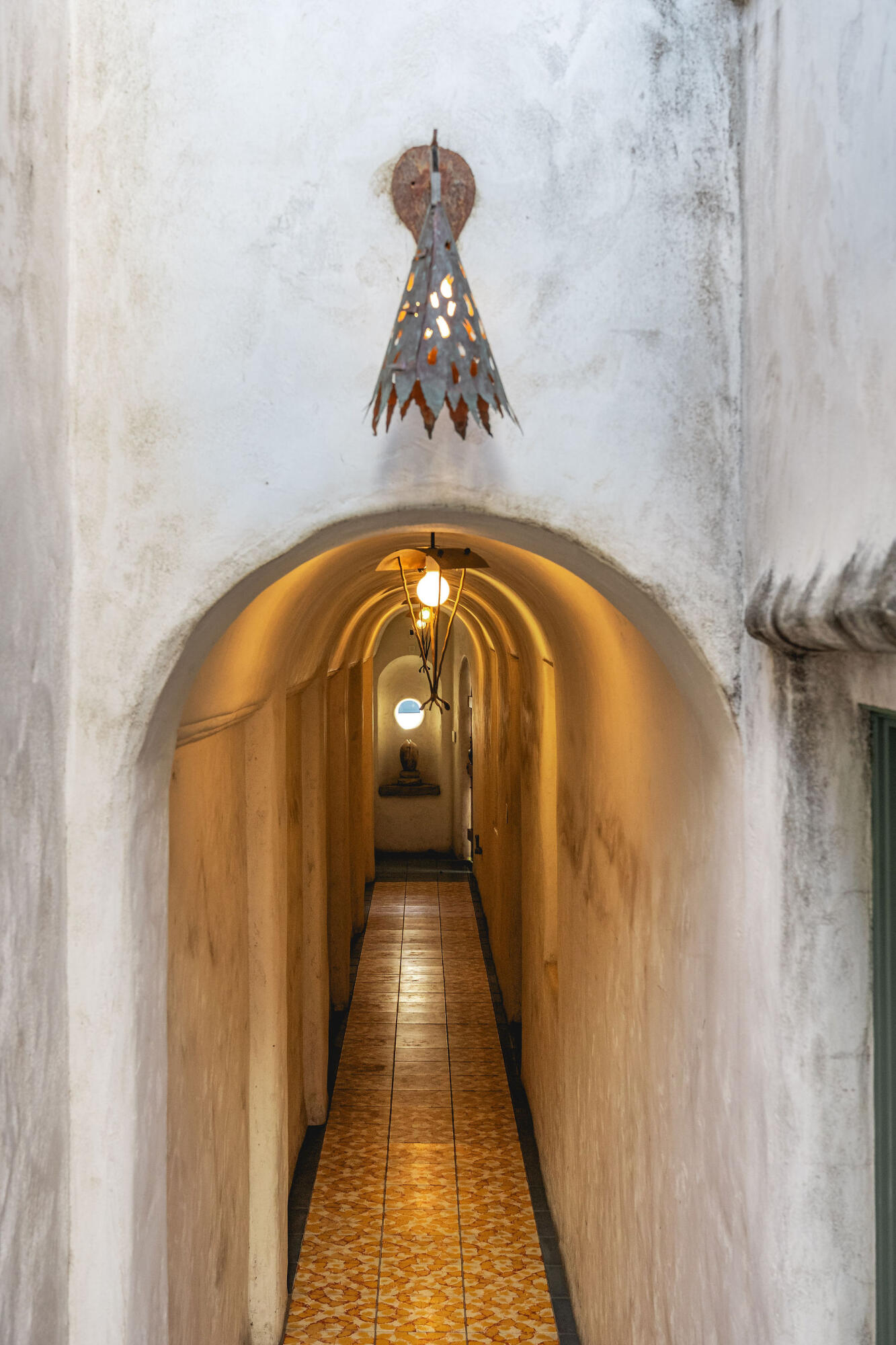 12 W Gutierrez Street
