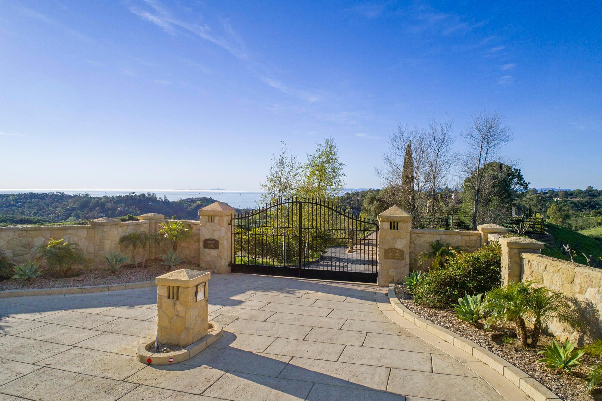 998 W Mountain Drive
