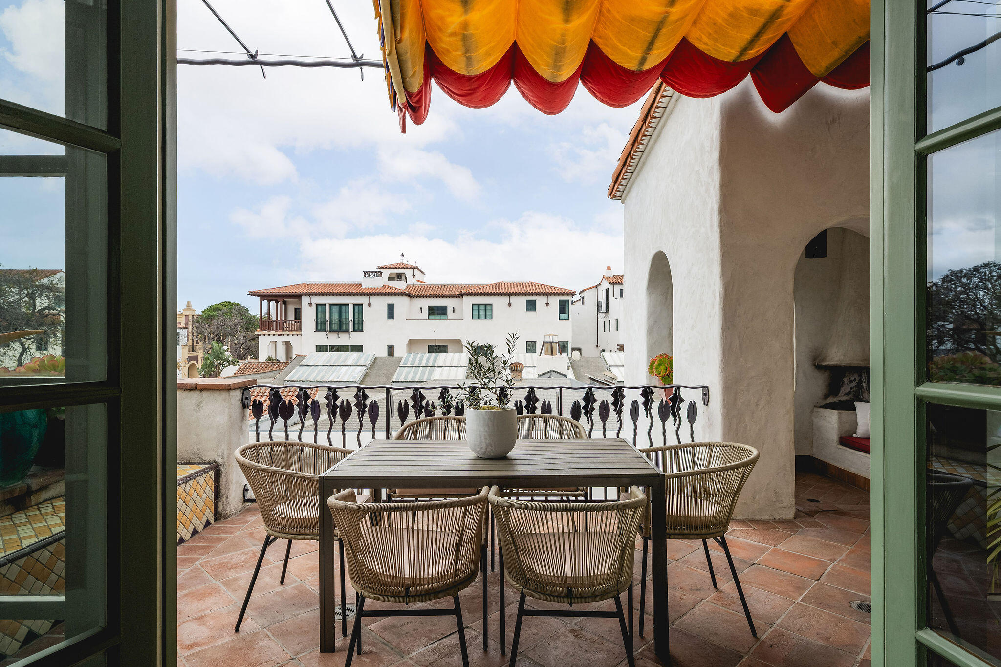 12 W Gutierrez Street