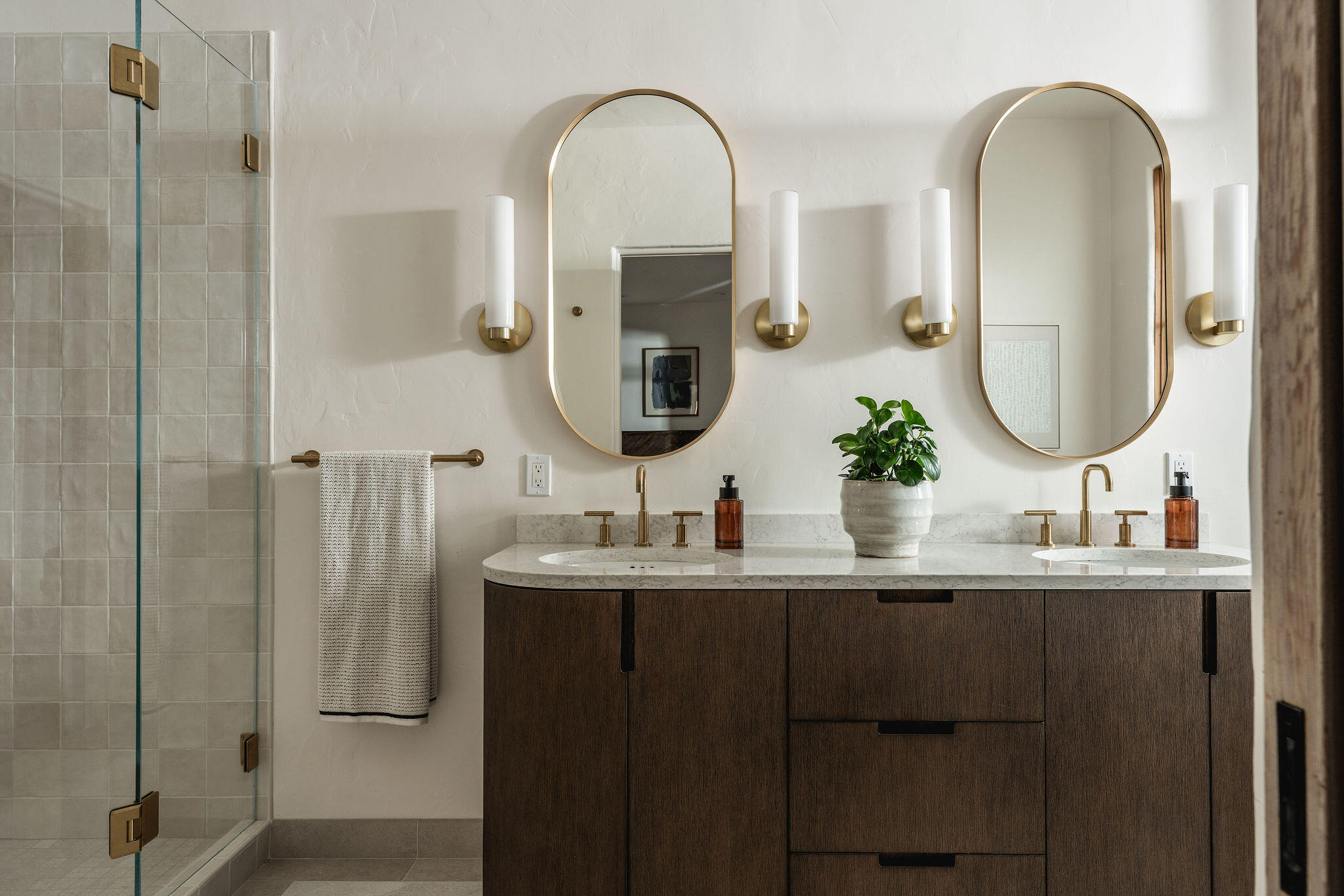 12 W Gutierrez Street