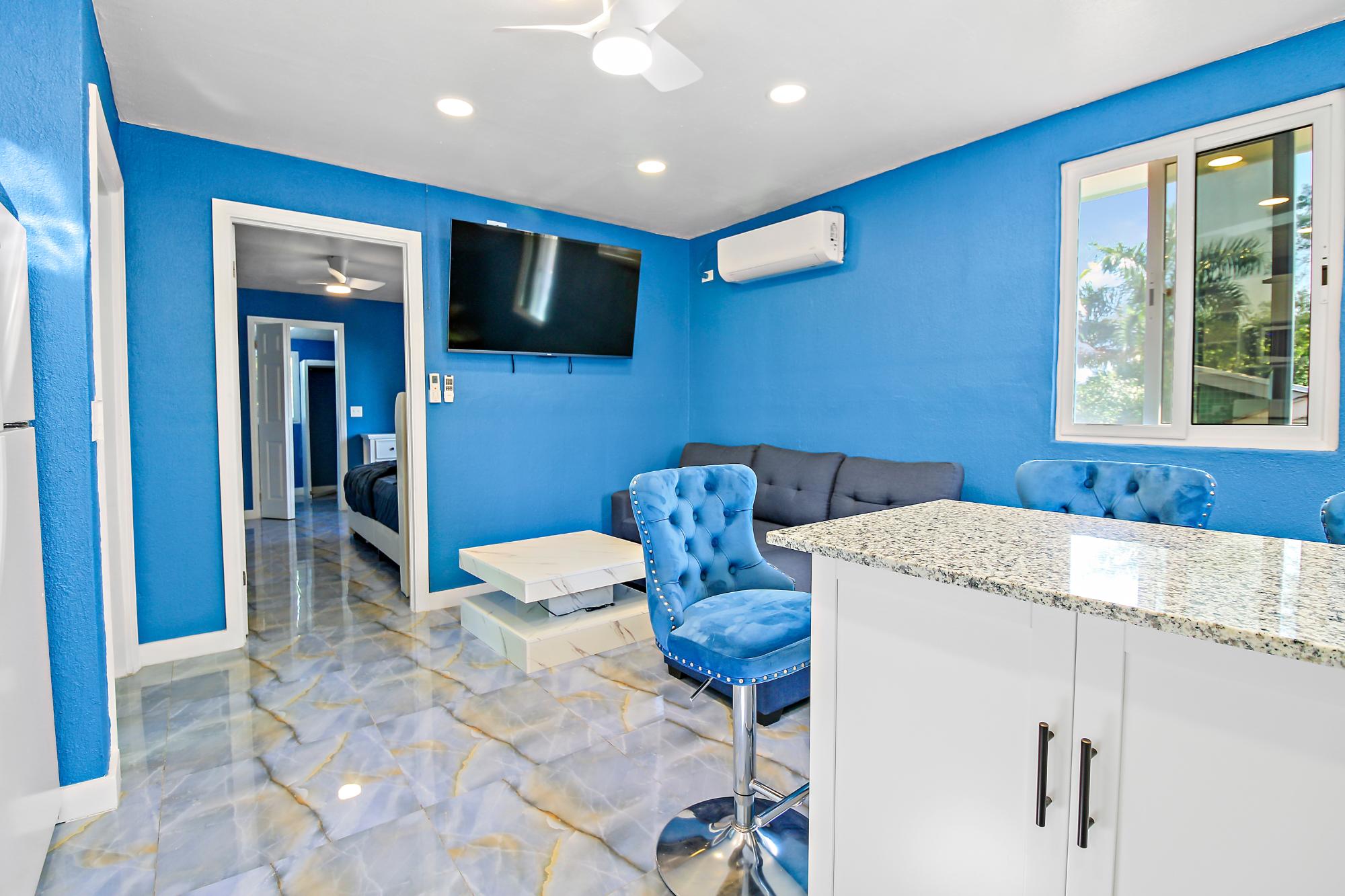 WEST BAY STREET Unit: 2a