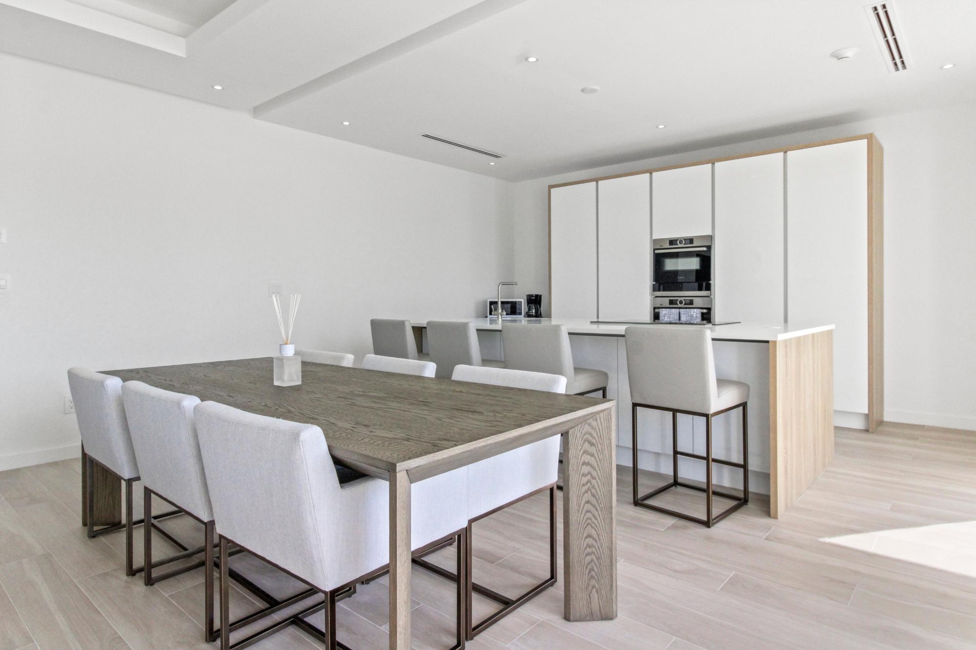 ONE MARINA PALM CAY Unit: 301