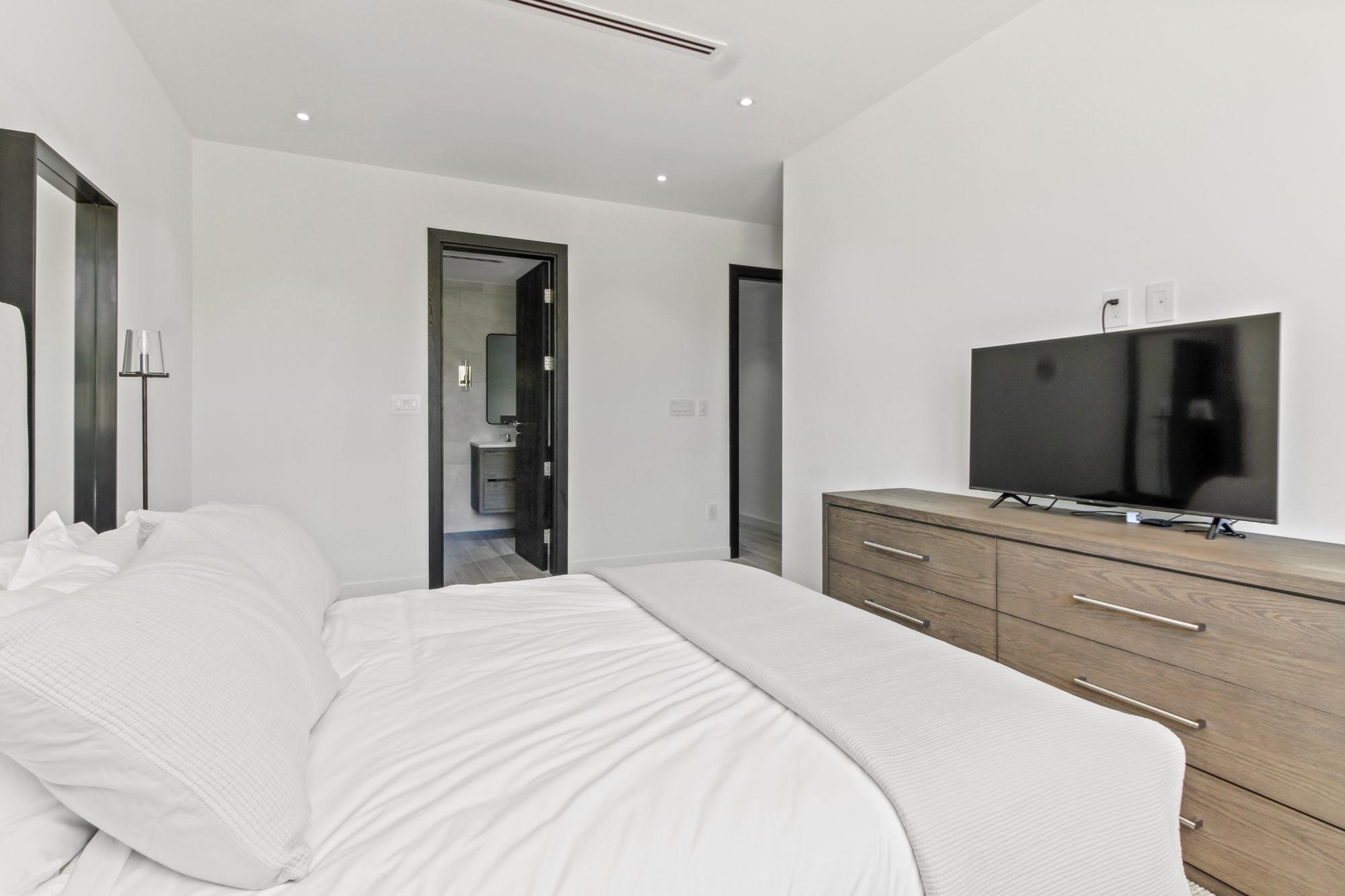 ONE MARINA PALM CAY Unit: 301