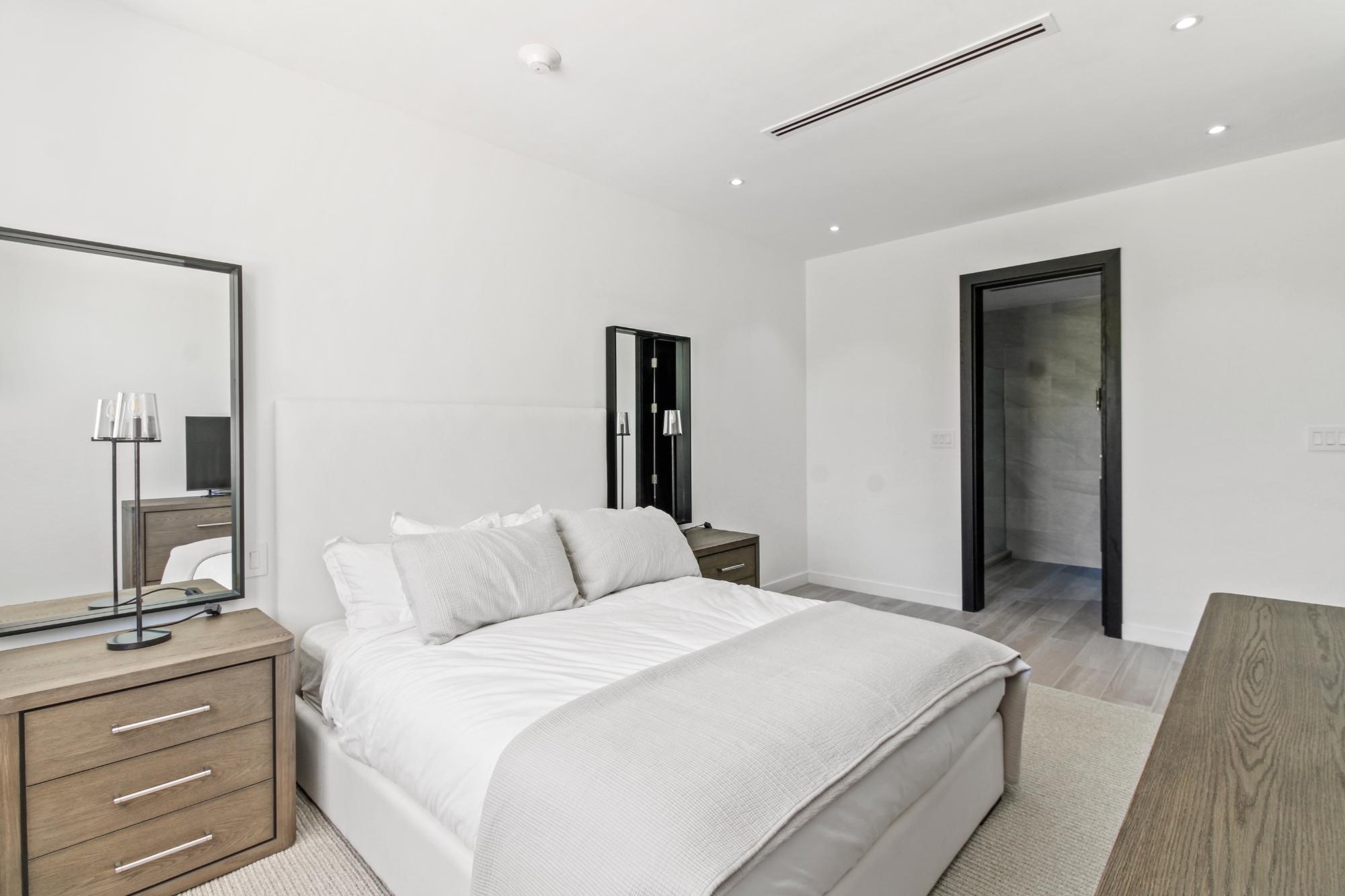 ONE MARINA PALM CAY Unit: 301