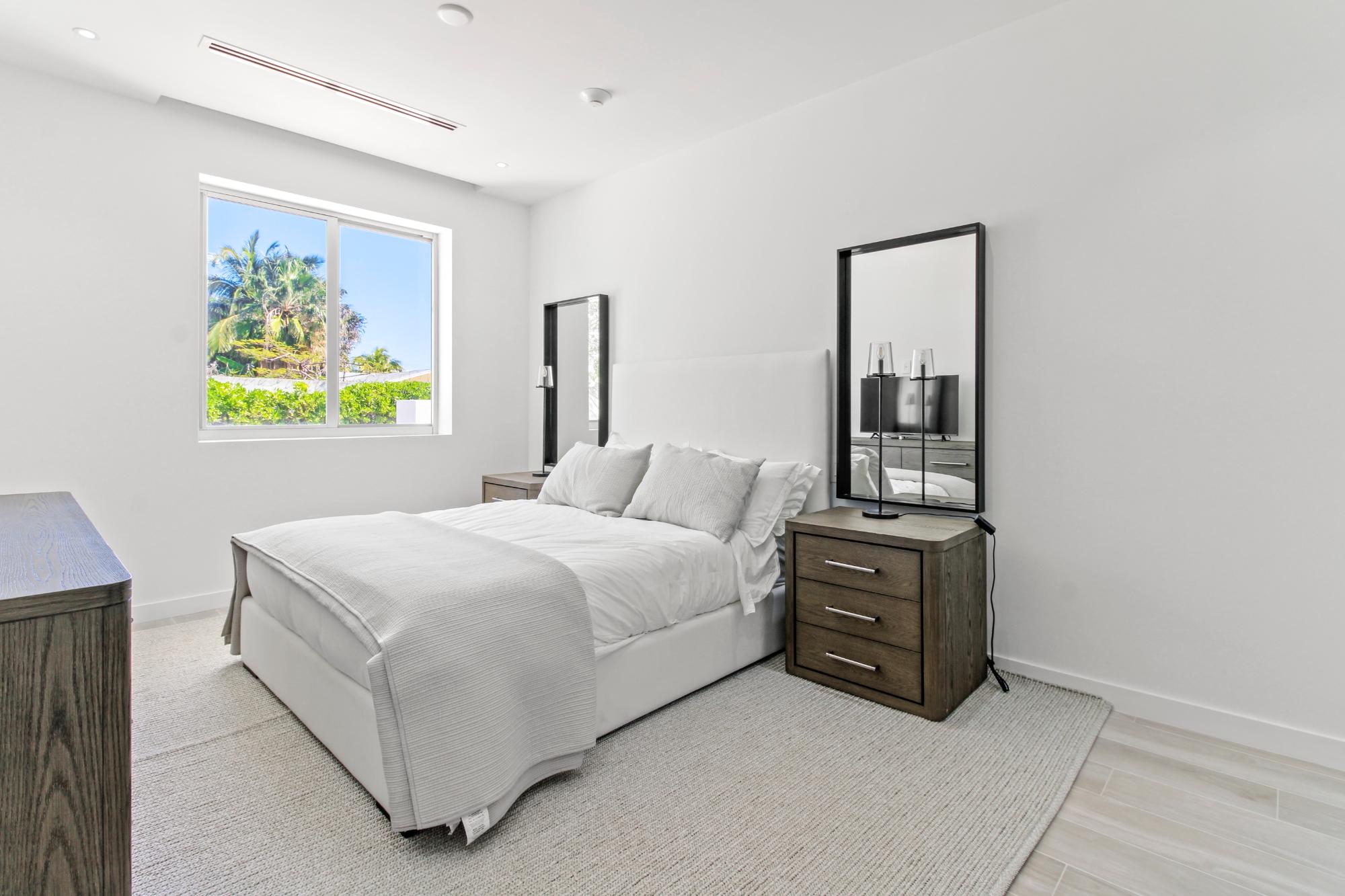 ONE MARINA PALM CAY Unit: 301