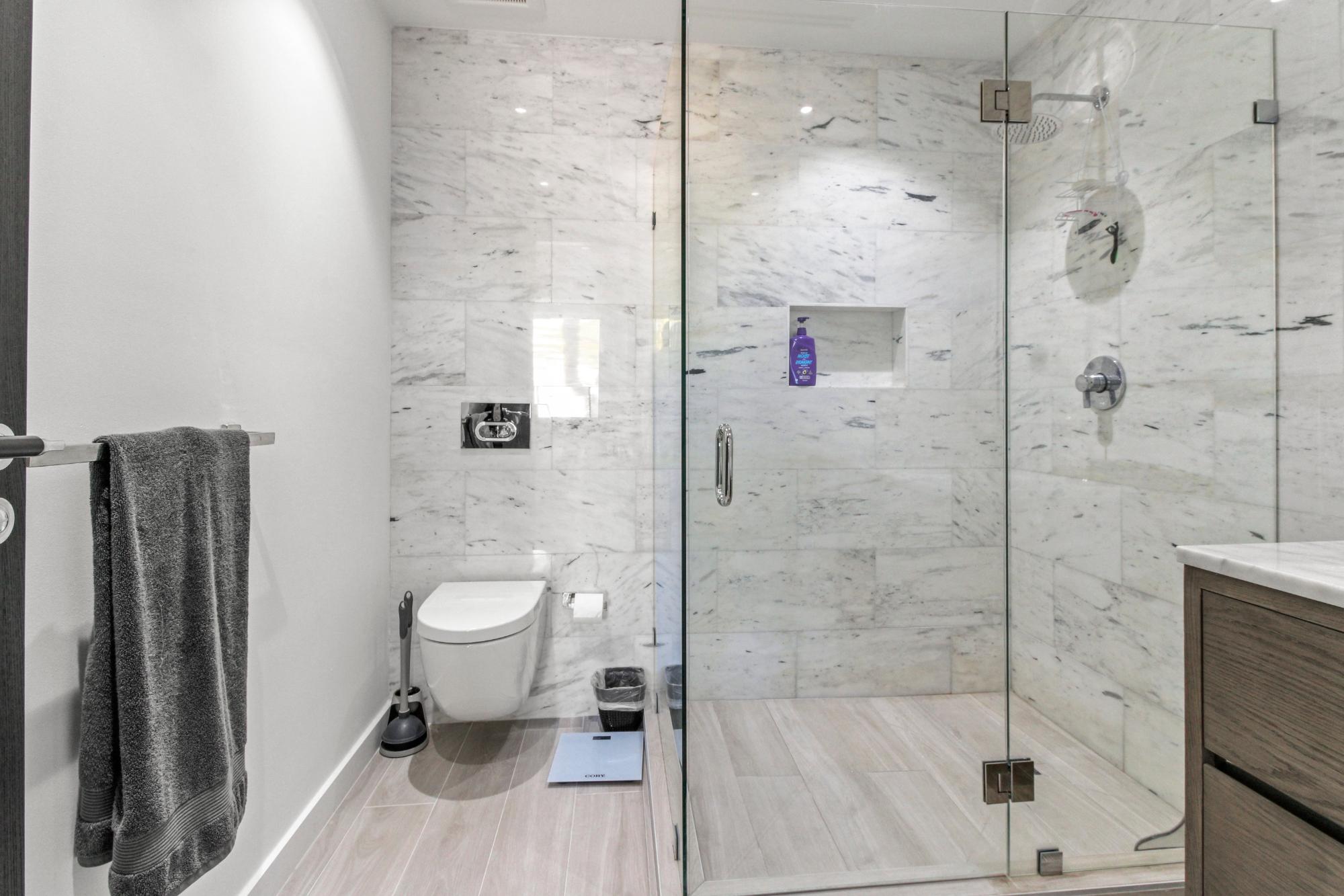 ONE MARINA PALM CAY Unit: 301