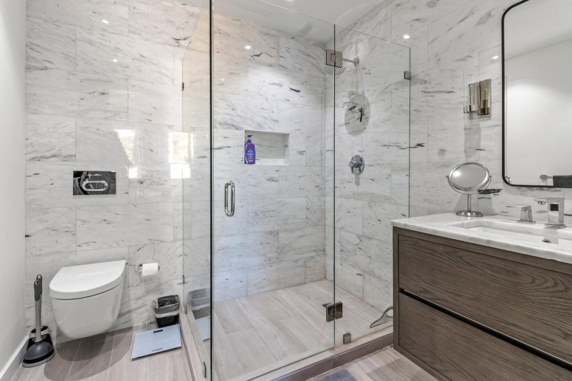 ONE MARINA PALM CAY Unit: 301