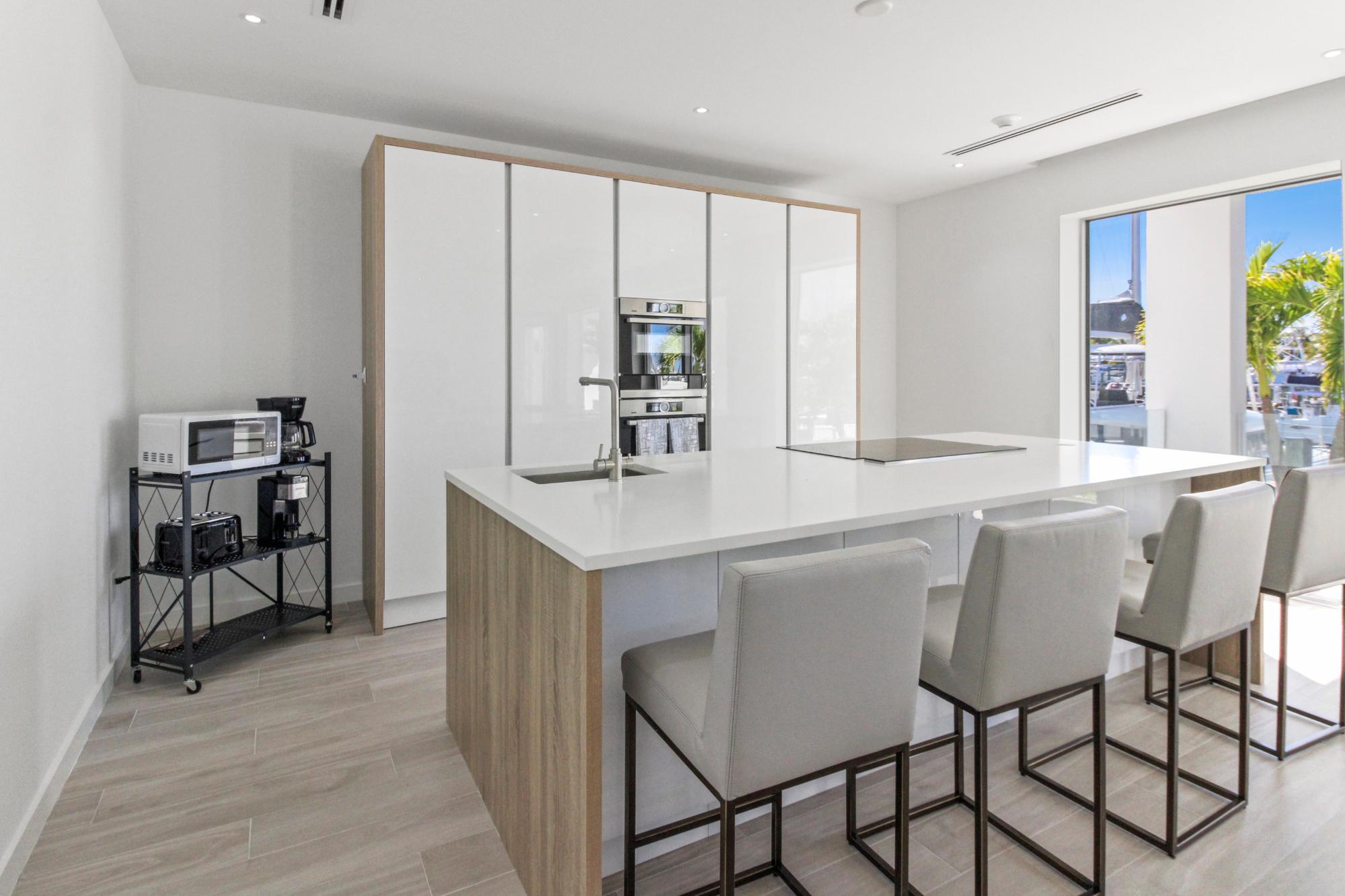 ONE MARINA PALM CAY Unit: 301