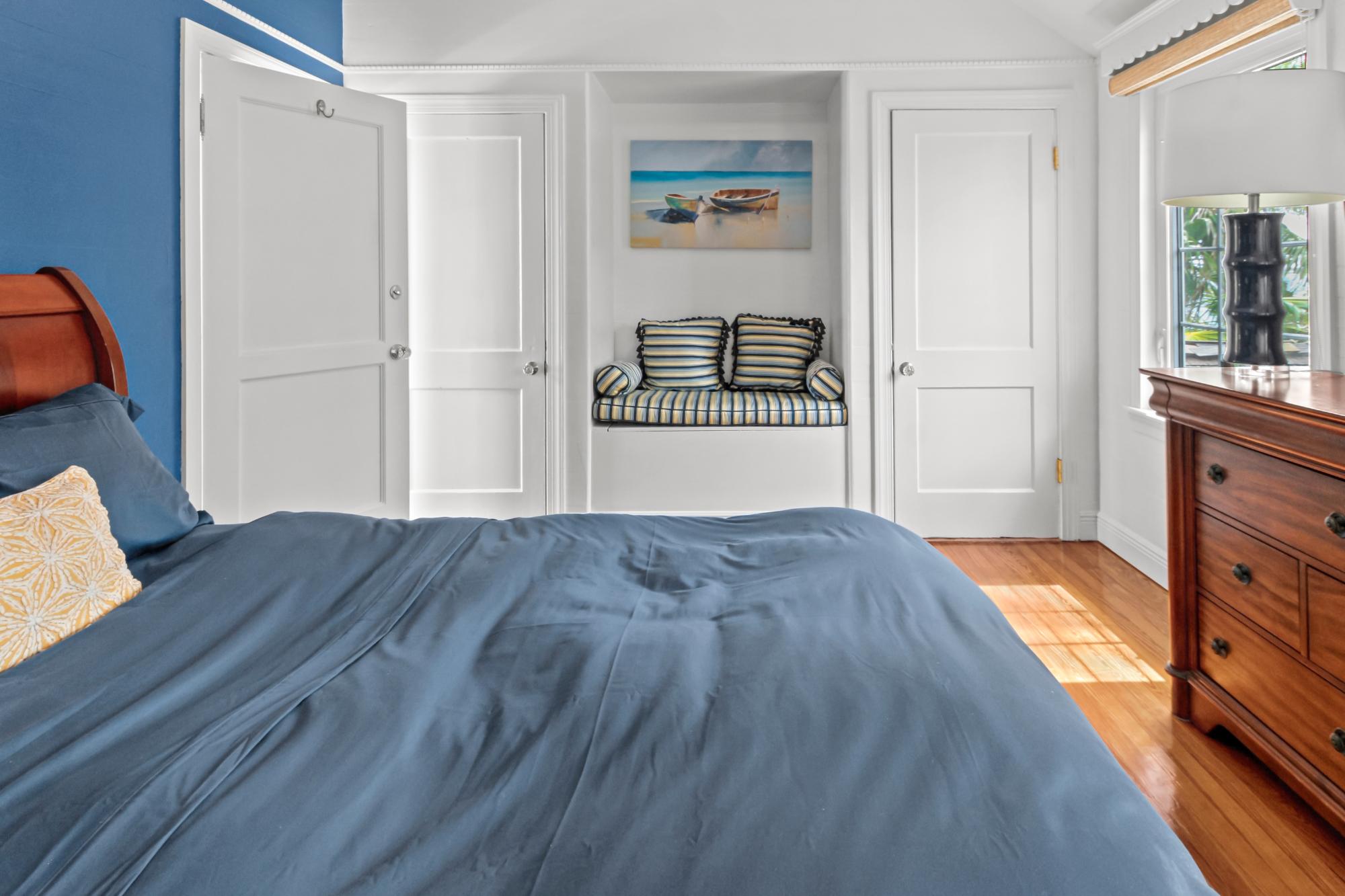 1938 RAWSON COURT