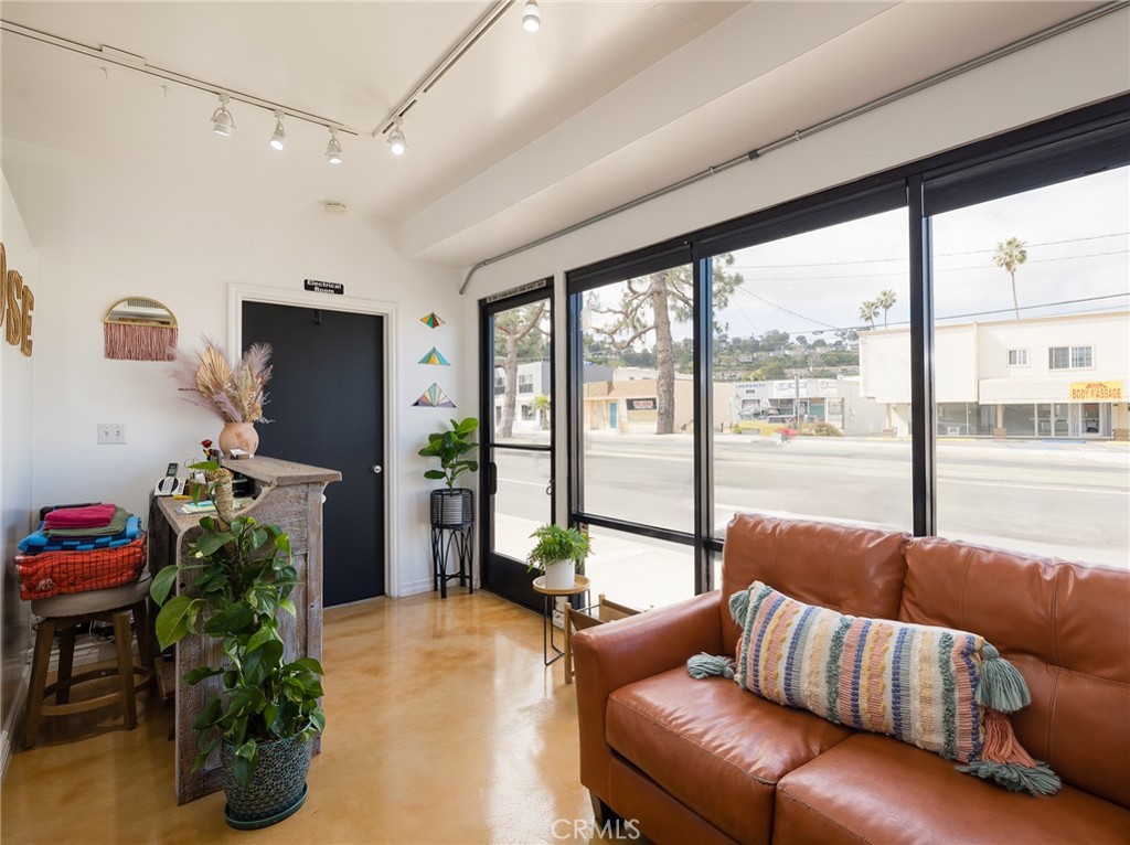 24214 Hawthorne Boulevard