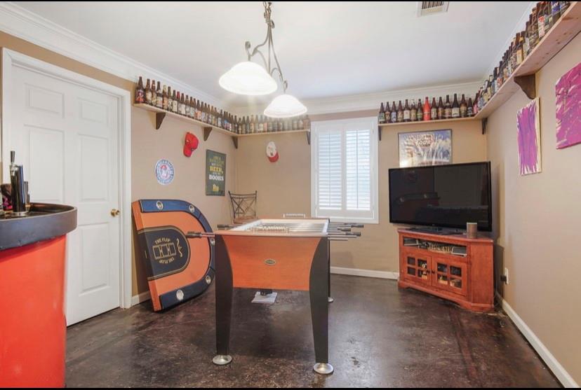 383 Thorntree Court