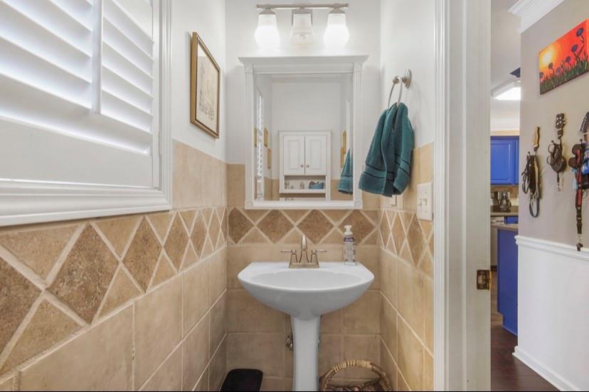 383 Thorntree Court