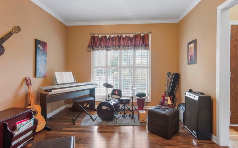 383 Thorntree Court