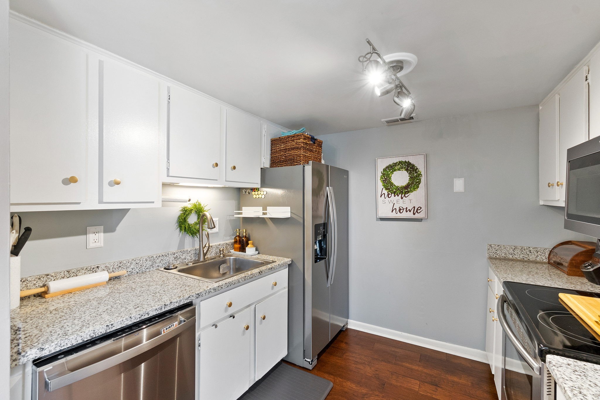 1407 Granville Rd