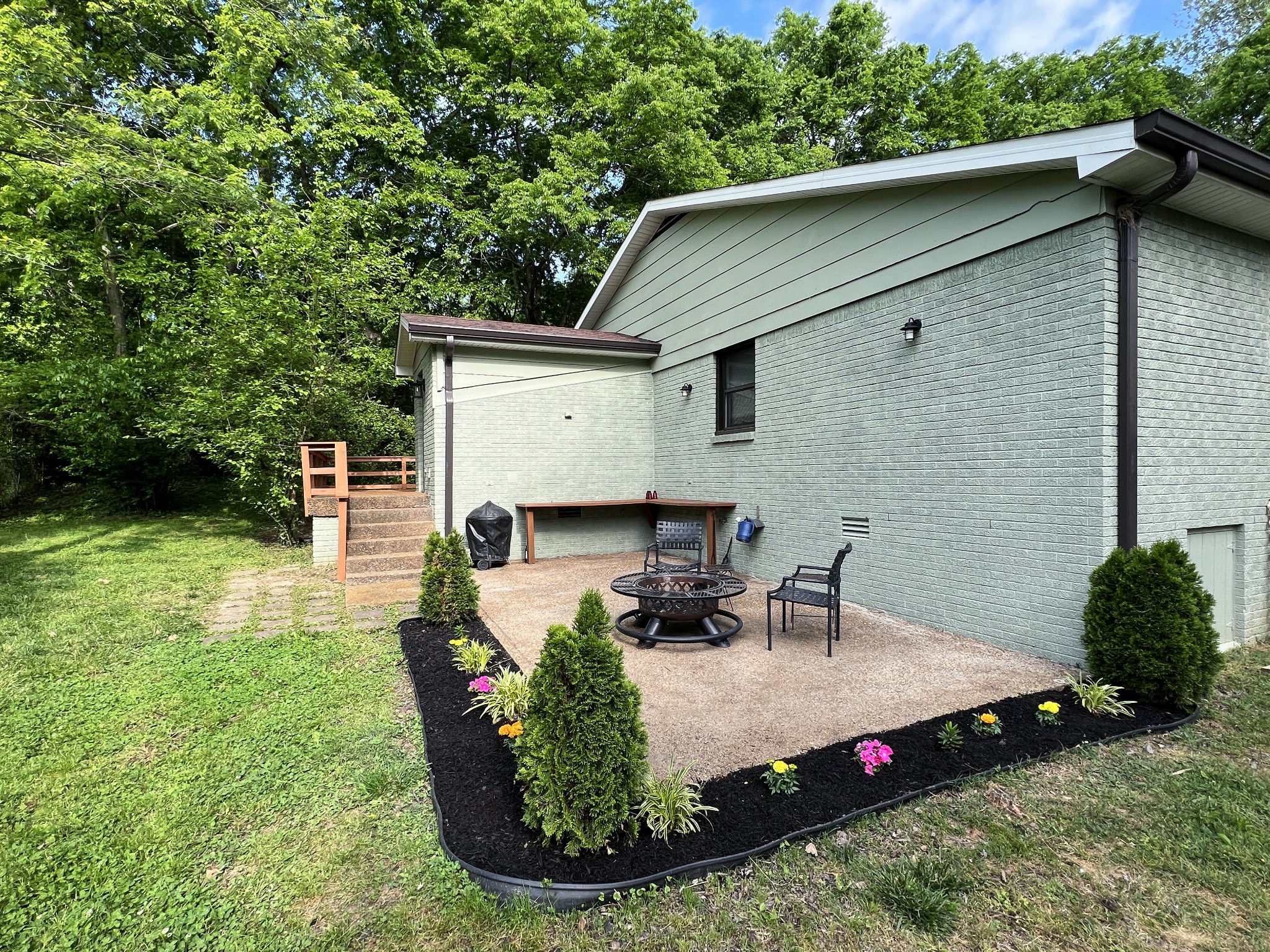 2879 Lyncrest Dr
