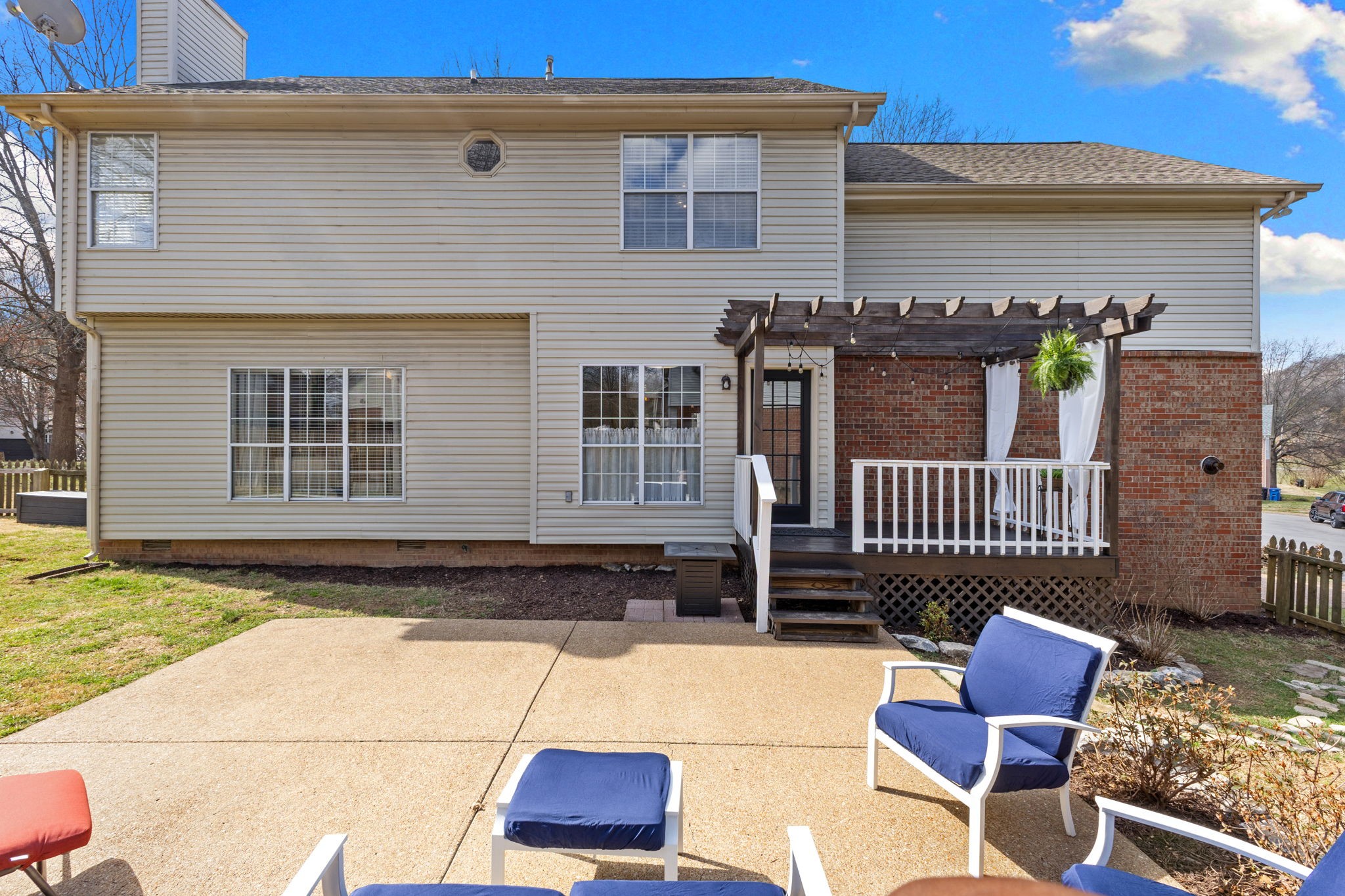 116 Golden Meadow Ln