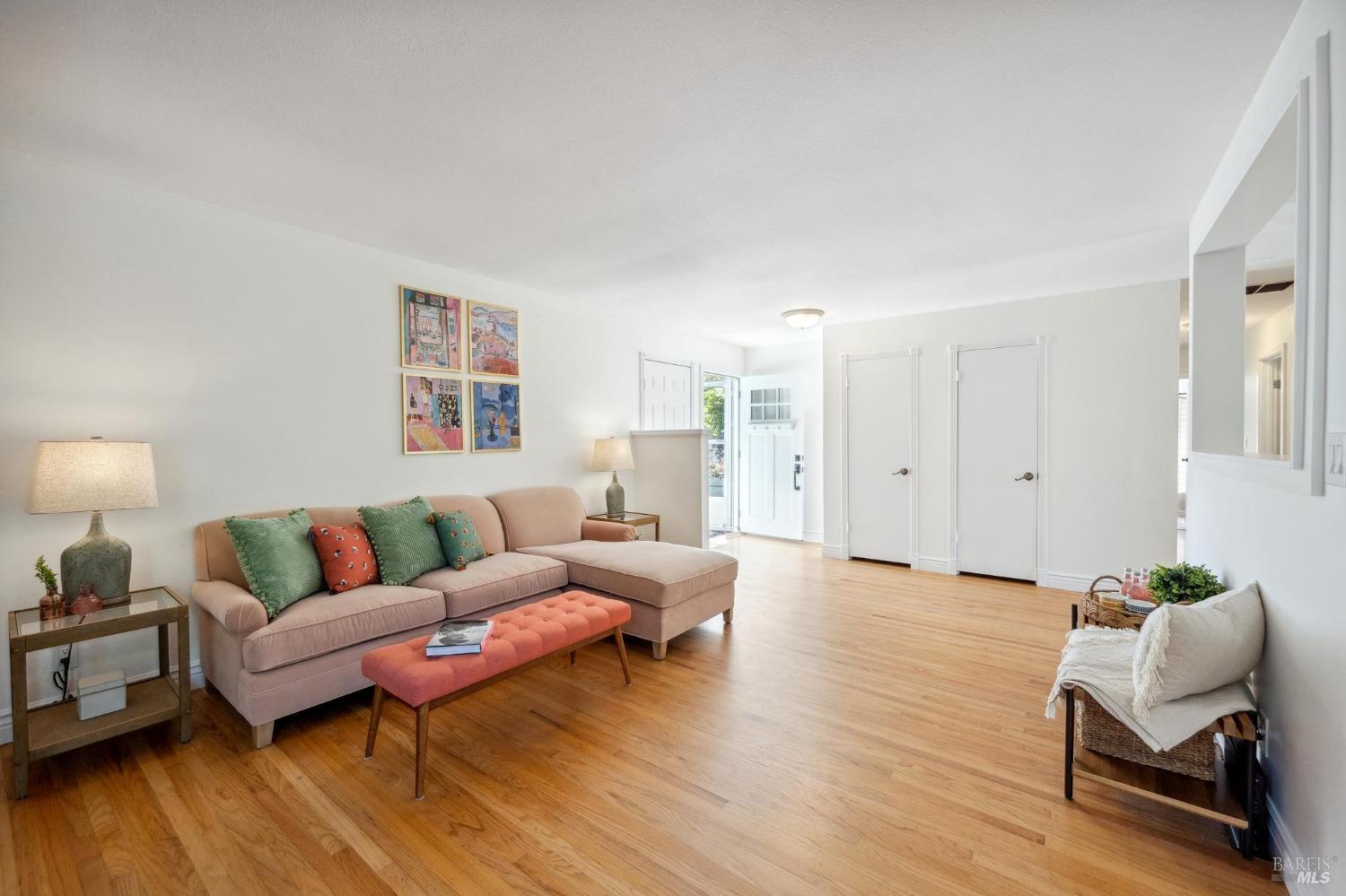 1557 Glenbrook Dr